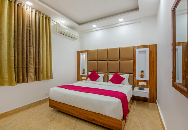 Rahul Palace is the best hotel near Gangaram Hospital